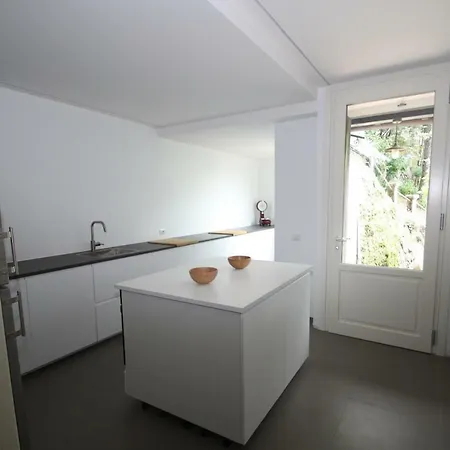 Elegant In Lina Near Como - Mq 150 * ברונאטה